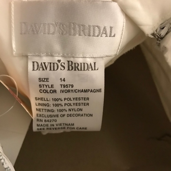 Never worn and/or altered wedding dress - Picture 7 of 8